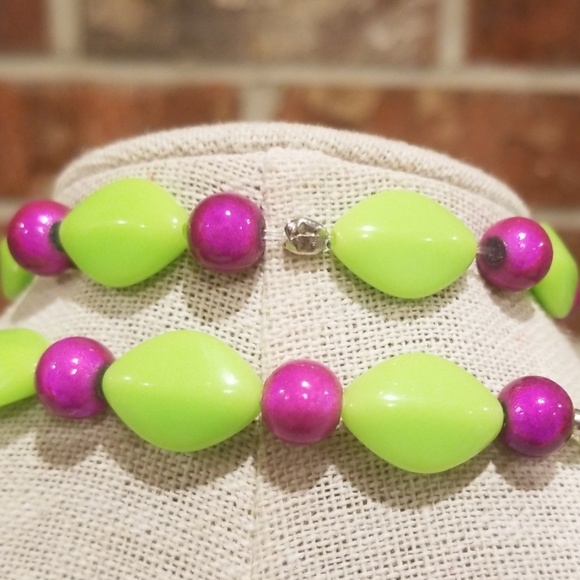 Lime and Fuchsia Beaded Necklace w/Bracelet - Picture 5 of 5